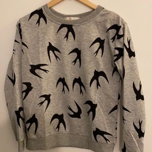 Light sweatshirt with swallows